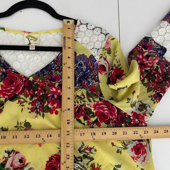 Fig and Flower Floral Popover Blouse Size 2X Yellow Lace Detail 3/4 Sleeves - Picture 9 of 11